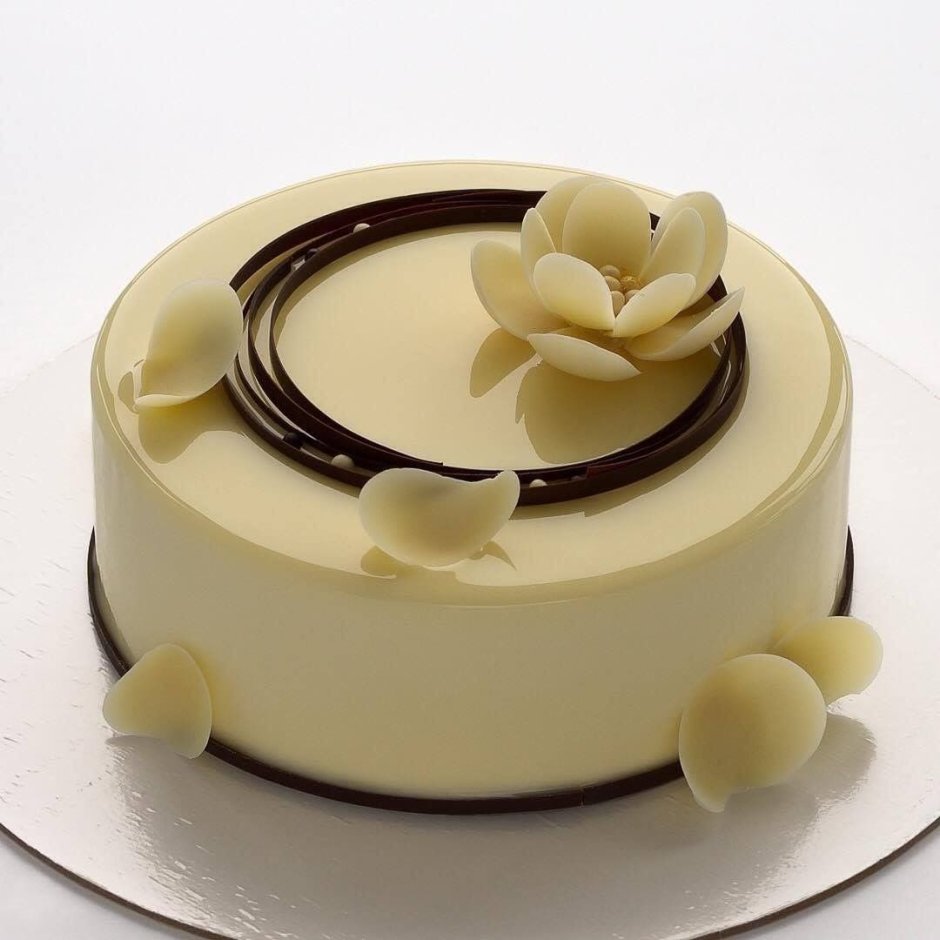 Украшение торта белым шоколадом