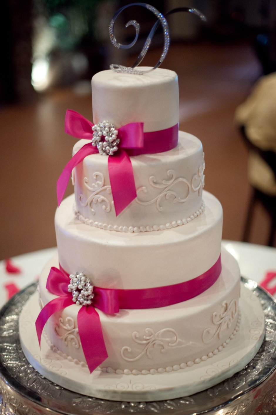 Торт свадебный фуксия