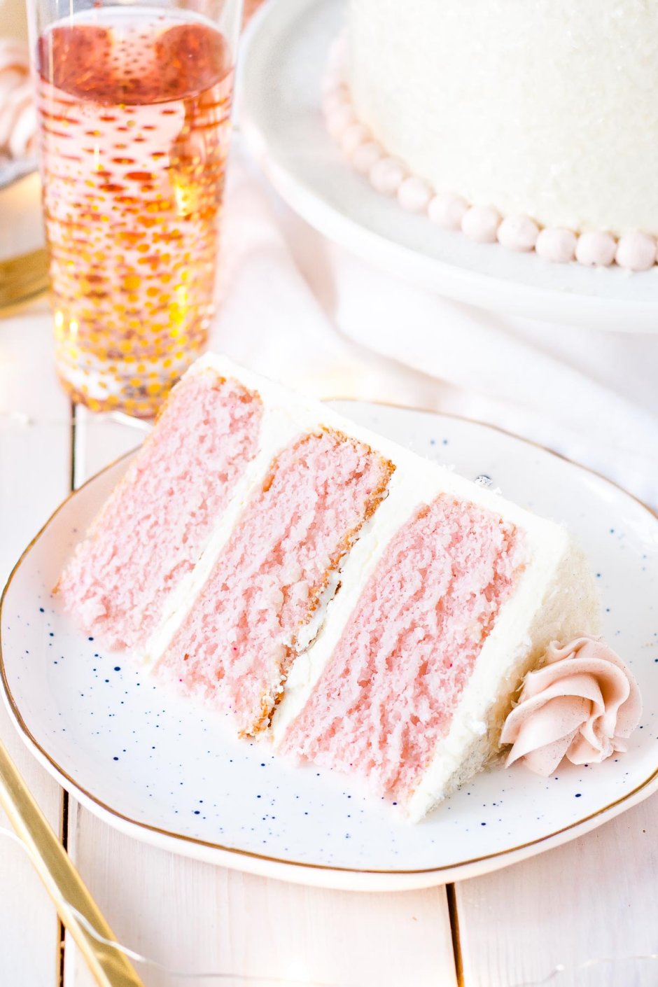 Торт с розовыми коржами