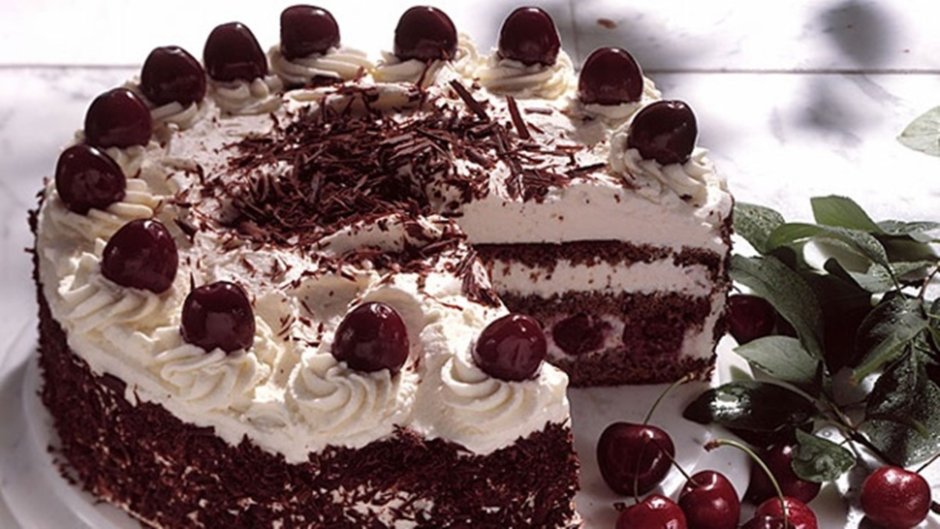 Торт шоколадный с вишней Cream Royal