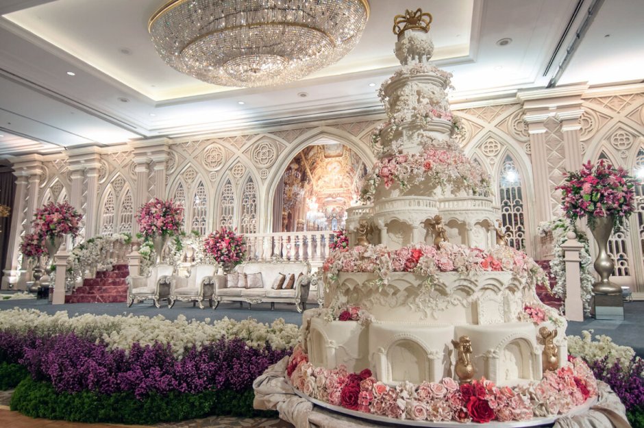 Самый дорогой торт в мире подиум Дебби