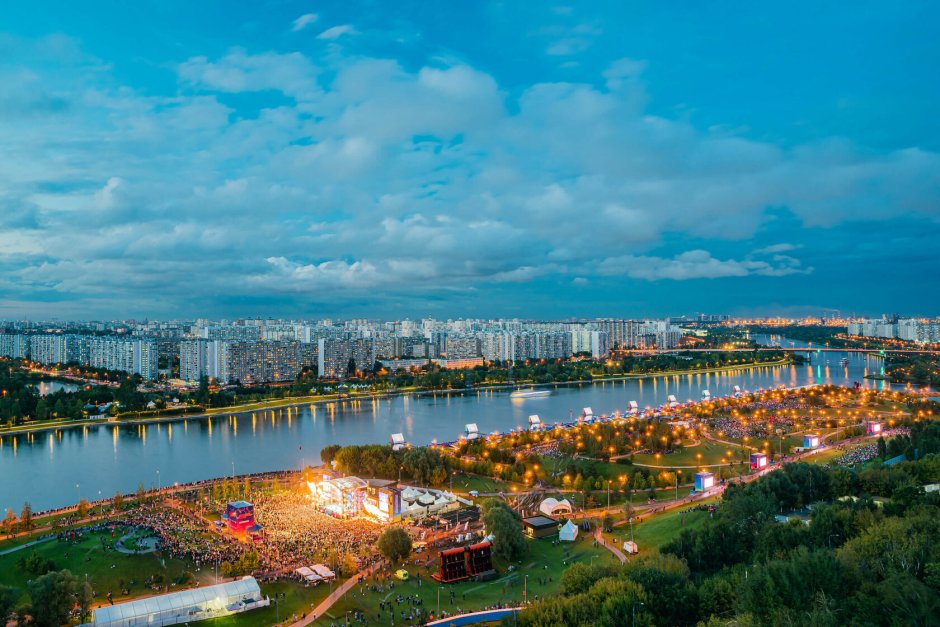 Братеевский каскадный парк в Москве фестиваль фейерверков 2022