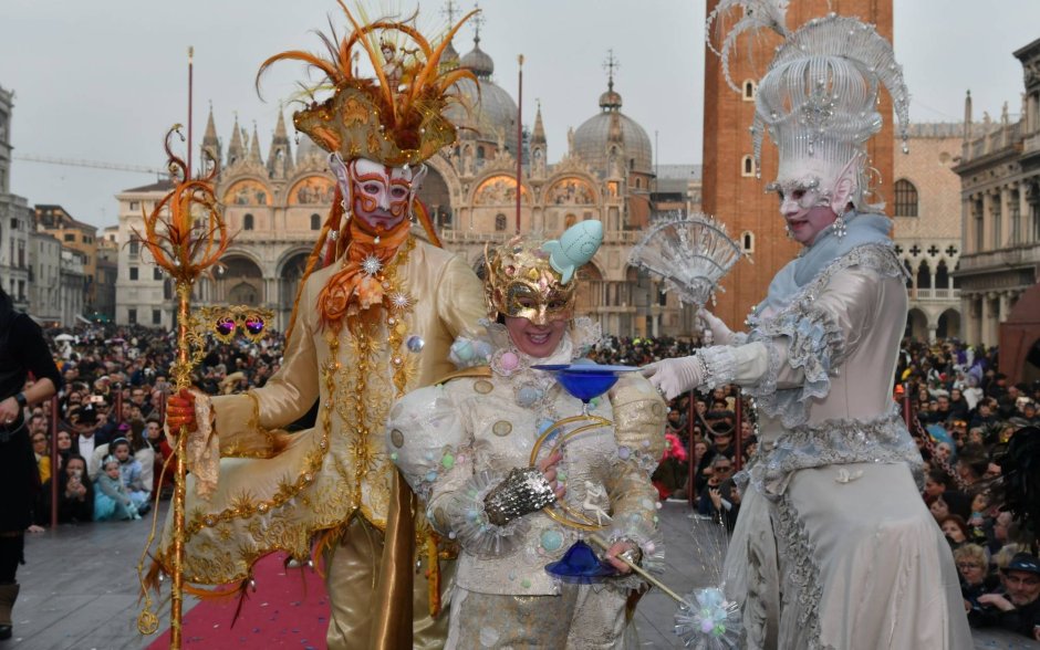 Венецианский карнавал парад
