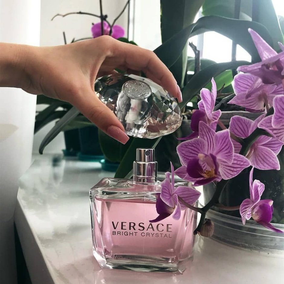Versace Bright Crystal цветочный аромат