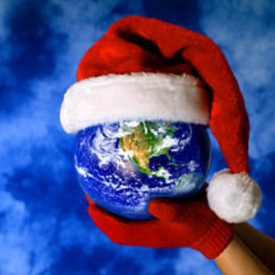 Земной шар в шапочке новогодней