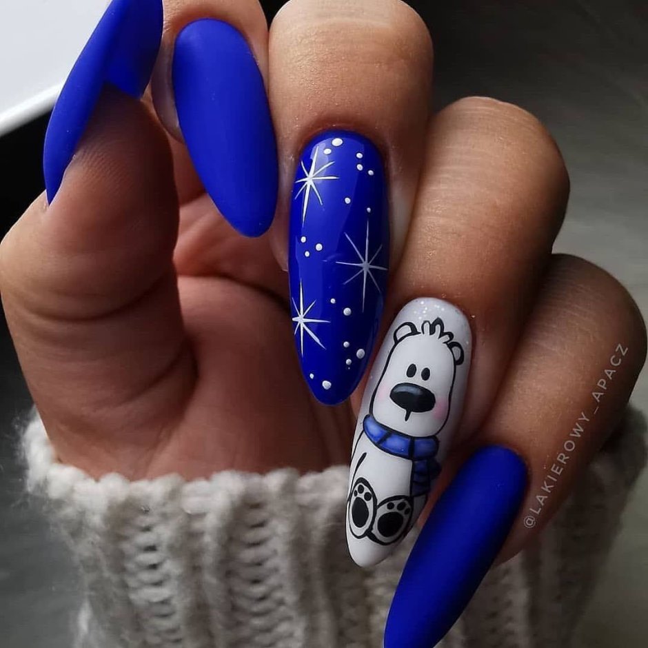 Синие новогодние ногти длинные