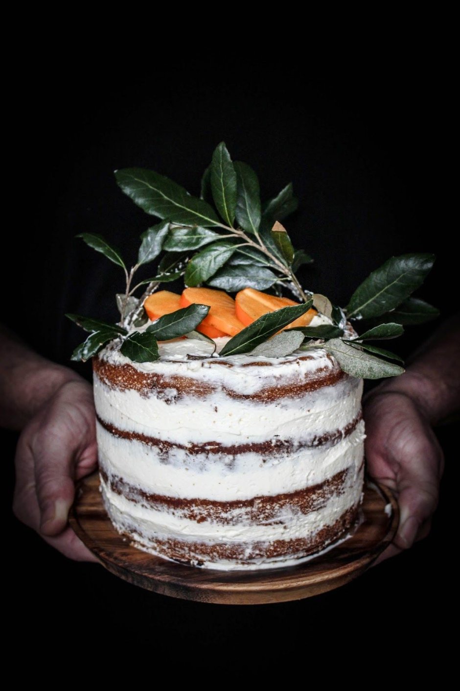 Декор торта хурмой