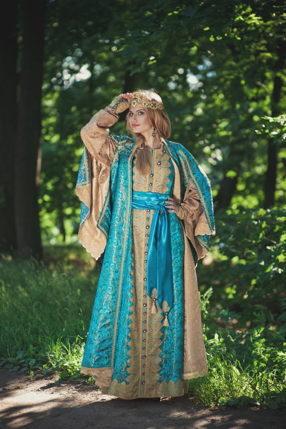 Славянский костюм женский