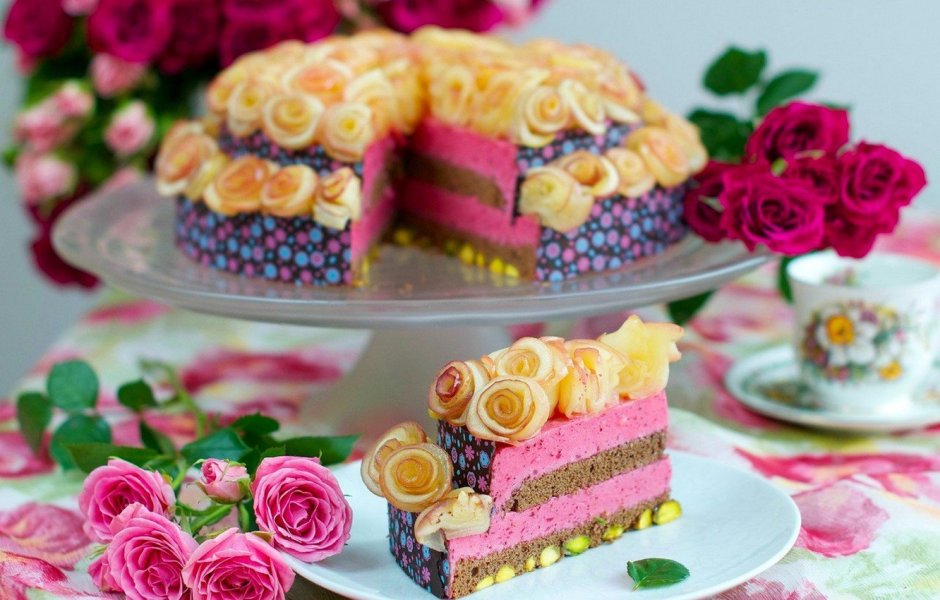 Цветы и пирожные