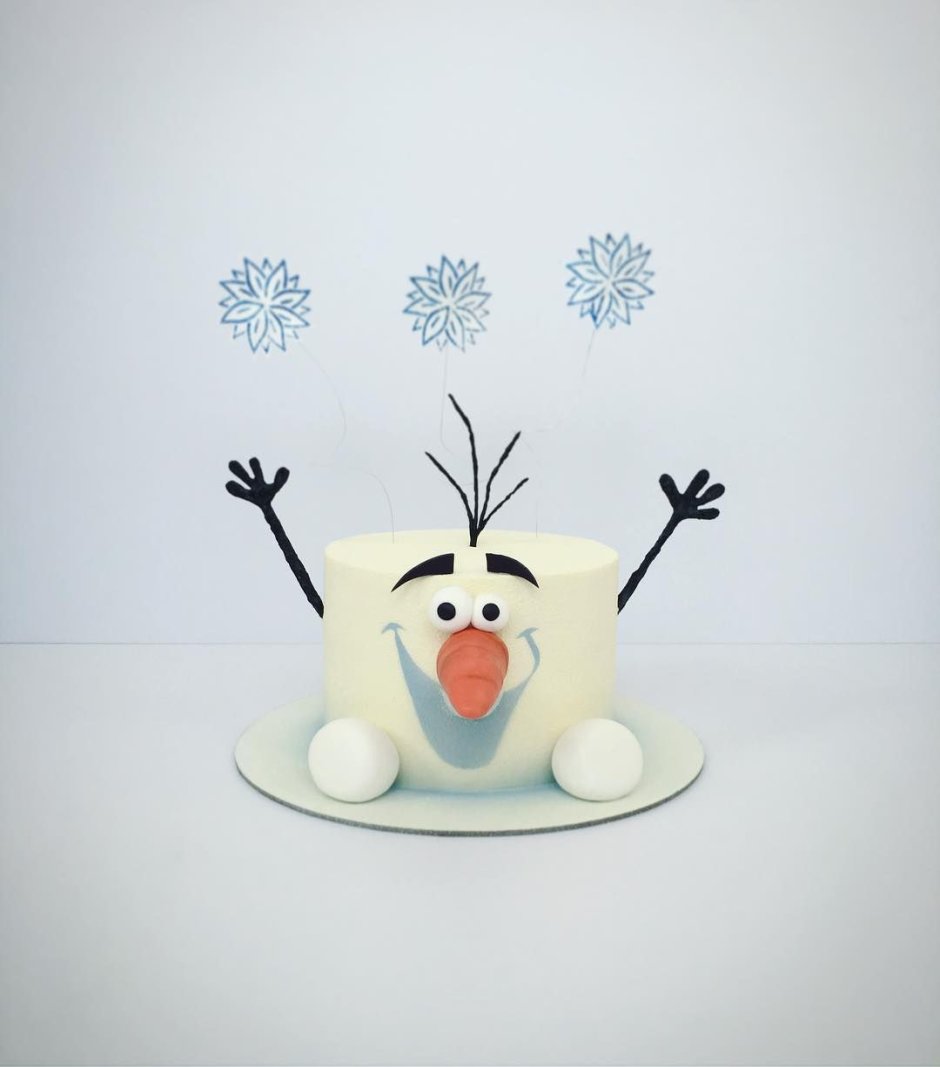 Торт в виде снеговика Олафа