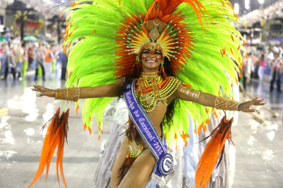 Самба на карнавале в Рио