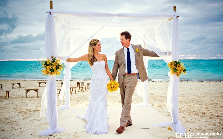 Свадебное платье для церемонии на пляже