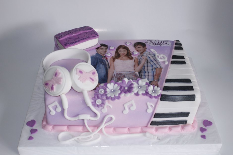 Торт Виолетта с микрофоном