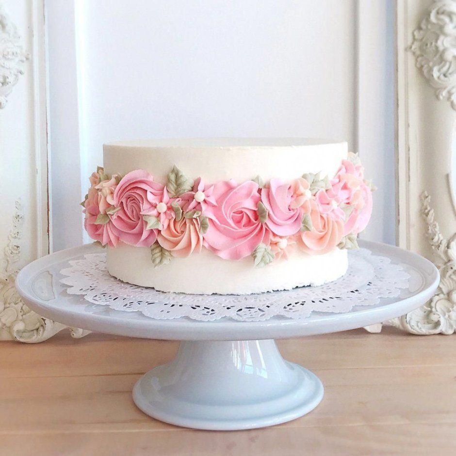 Декор торта розовый