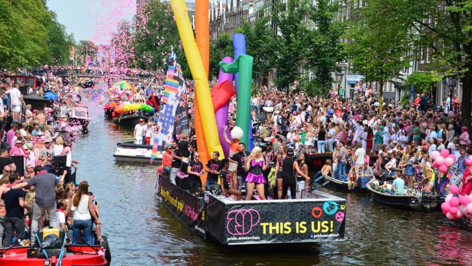 ЛГБТ парад в Амстердаме