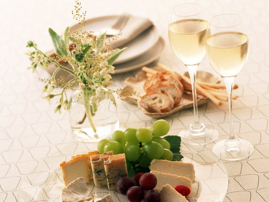 Белое вино и сыр