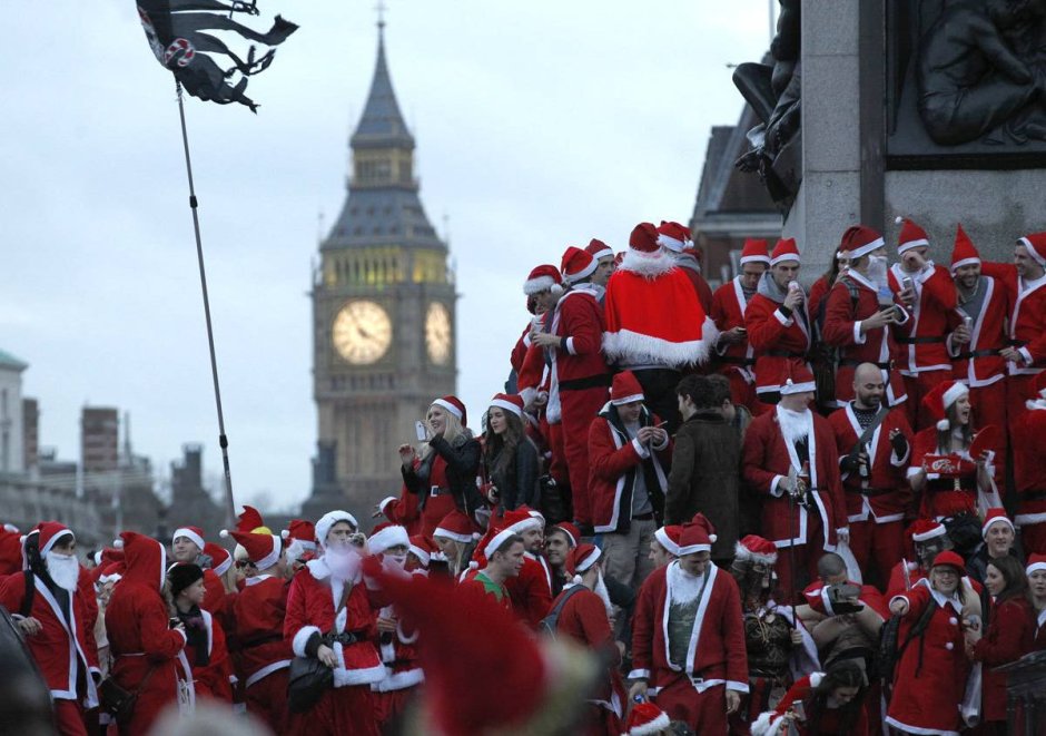 Лондон Санта Клаусы на Трафальгарской площади