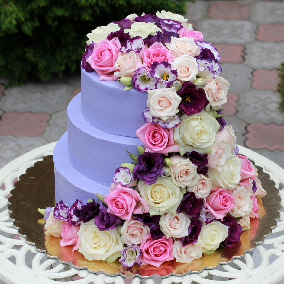 Свадебный торт с трайфлами на подставке