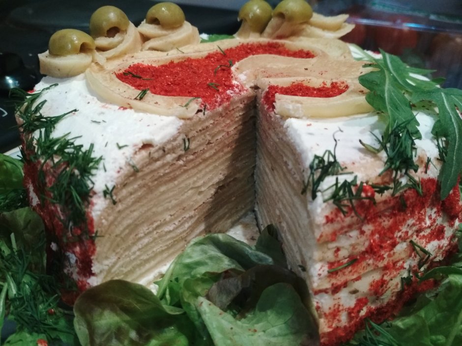 Блинный торт с курицей и грибами