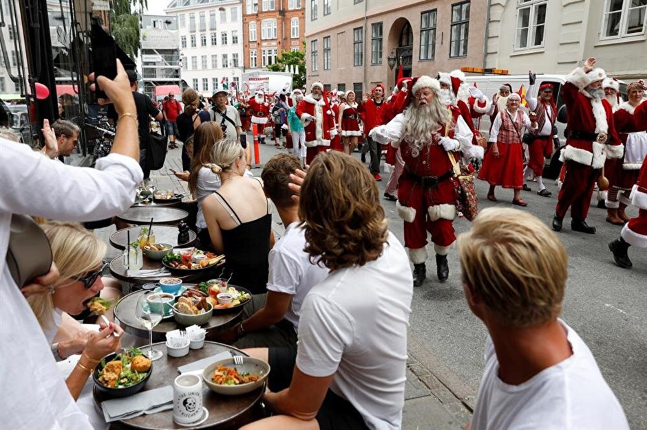 Парад Санта Клаусов в Дании