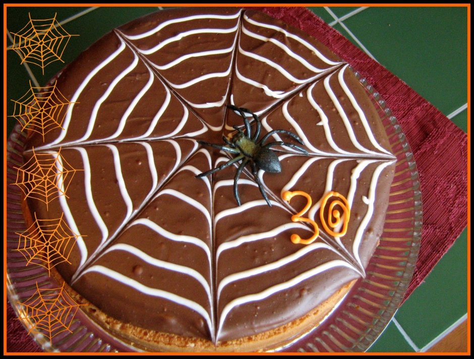 Паутина шоколадом на торте