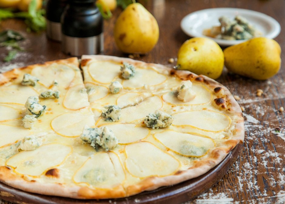 Сыр с плесенью горгонзола пикантная Италия