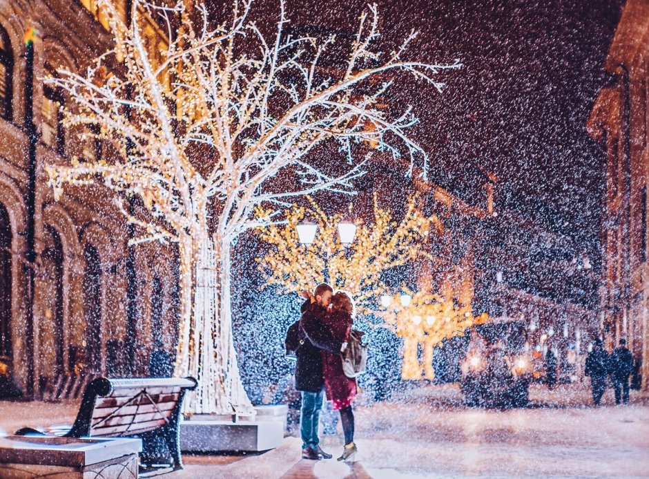 Влюбленные в зимнем городе
