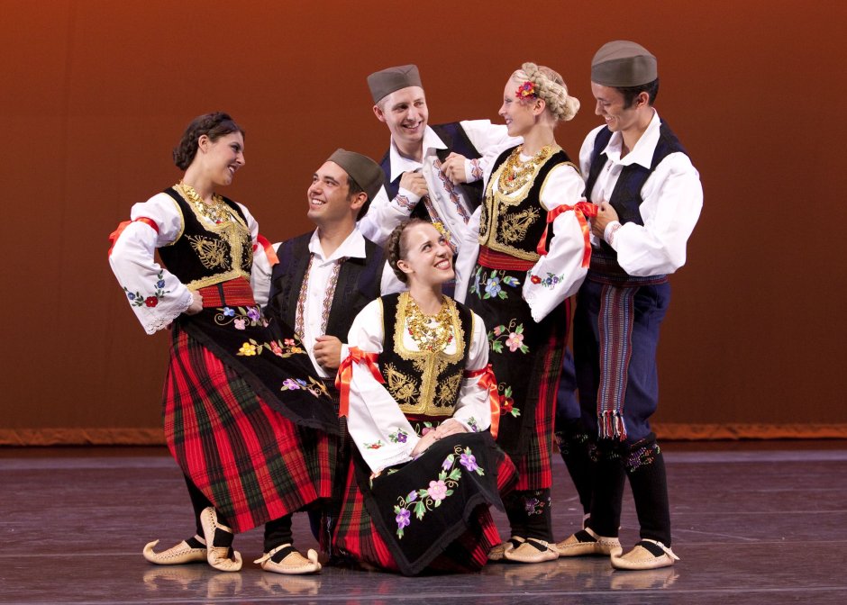 Коло Сербский танец