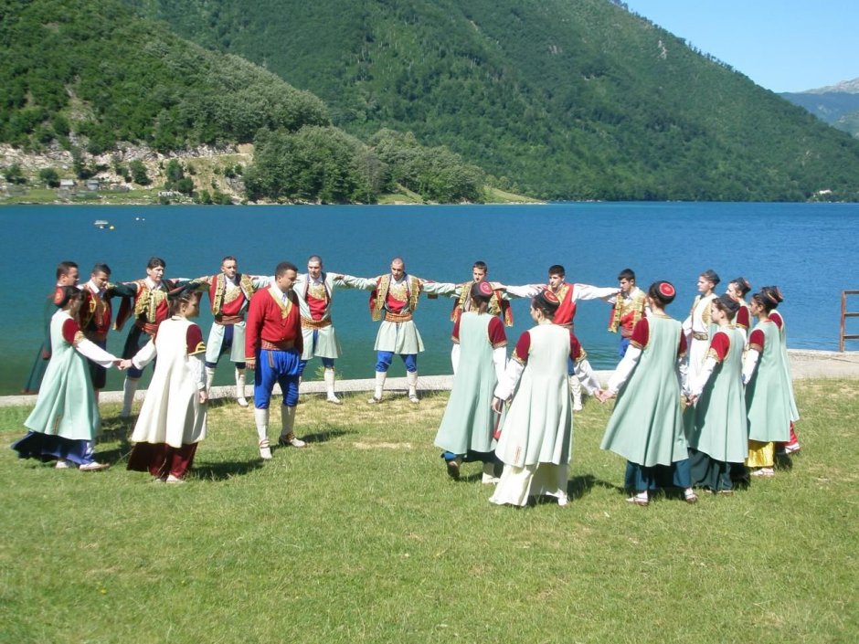 Черногорский танец Оро