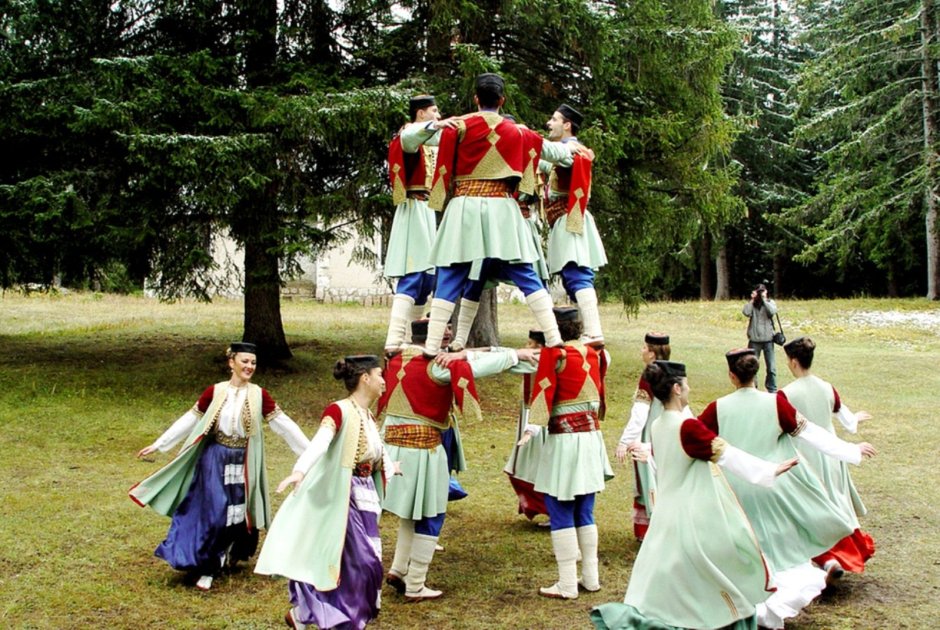 Черногорский национальный танец