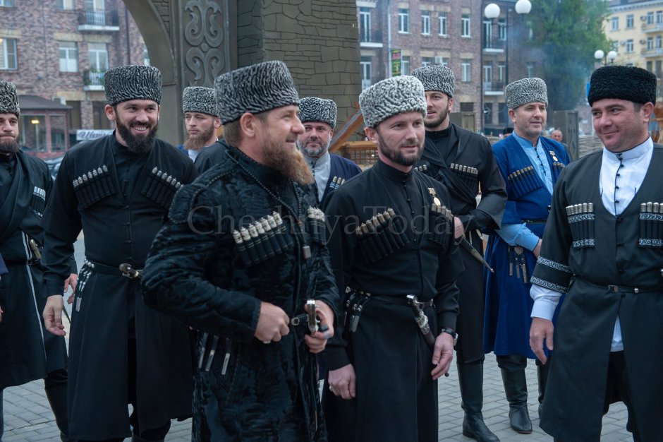 Рамзан Кадыров в национальной одежде