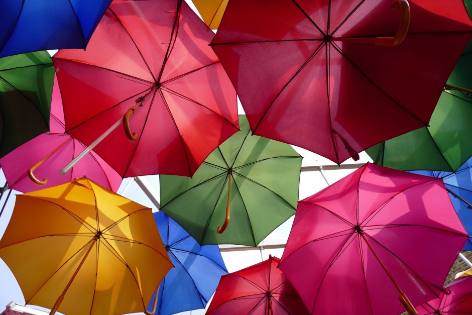 Коллаж с зонтиками