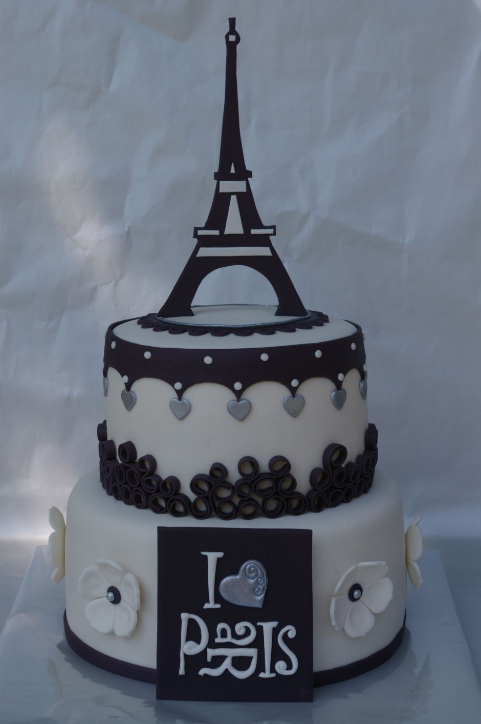 Торт с Эйфелевой башней из мастики