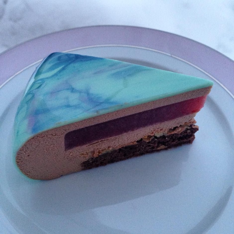 Торт с фиолетовой глазурью