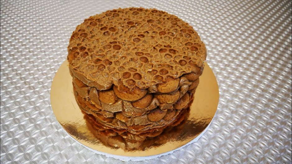 Пирожное из медовых коржей
