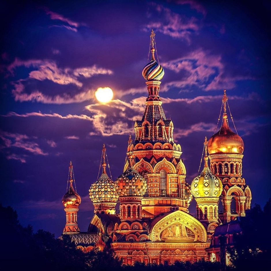 Православный собор ночью