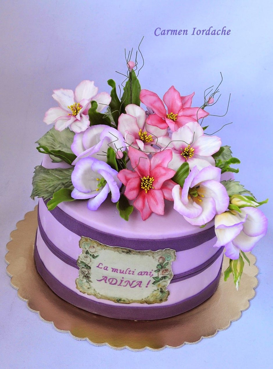 Торт с мастикой и цветами