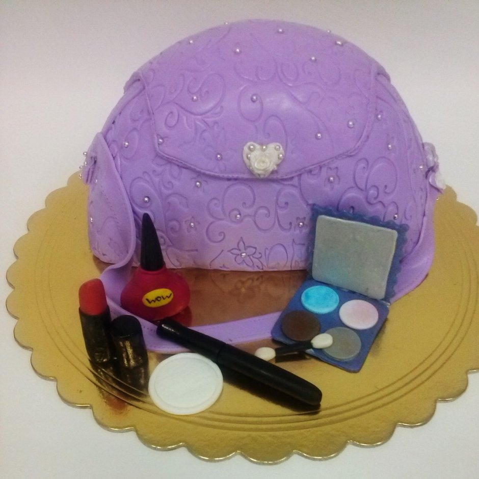 Торт с косметикой для женщины