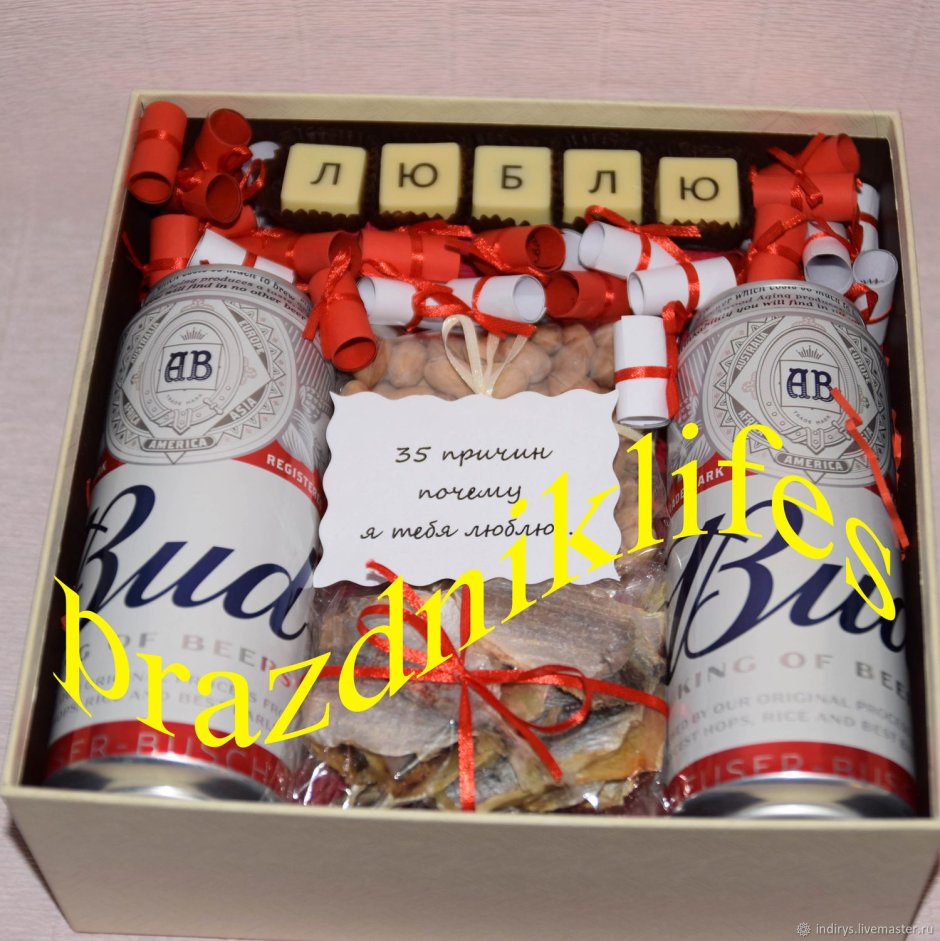 Подарок мужчине в коробке с пивом