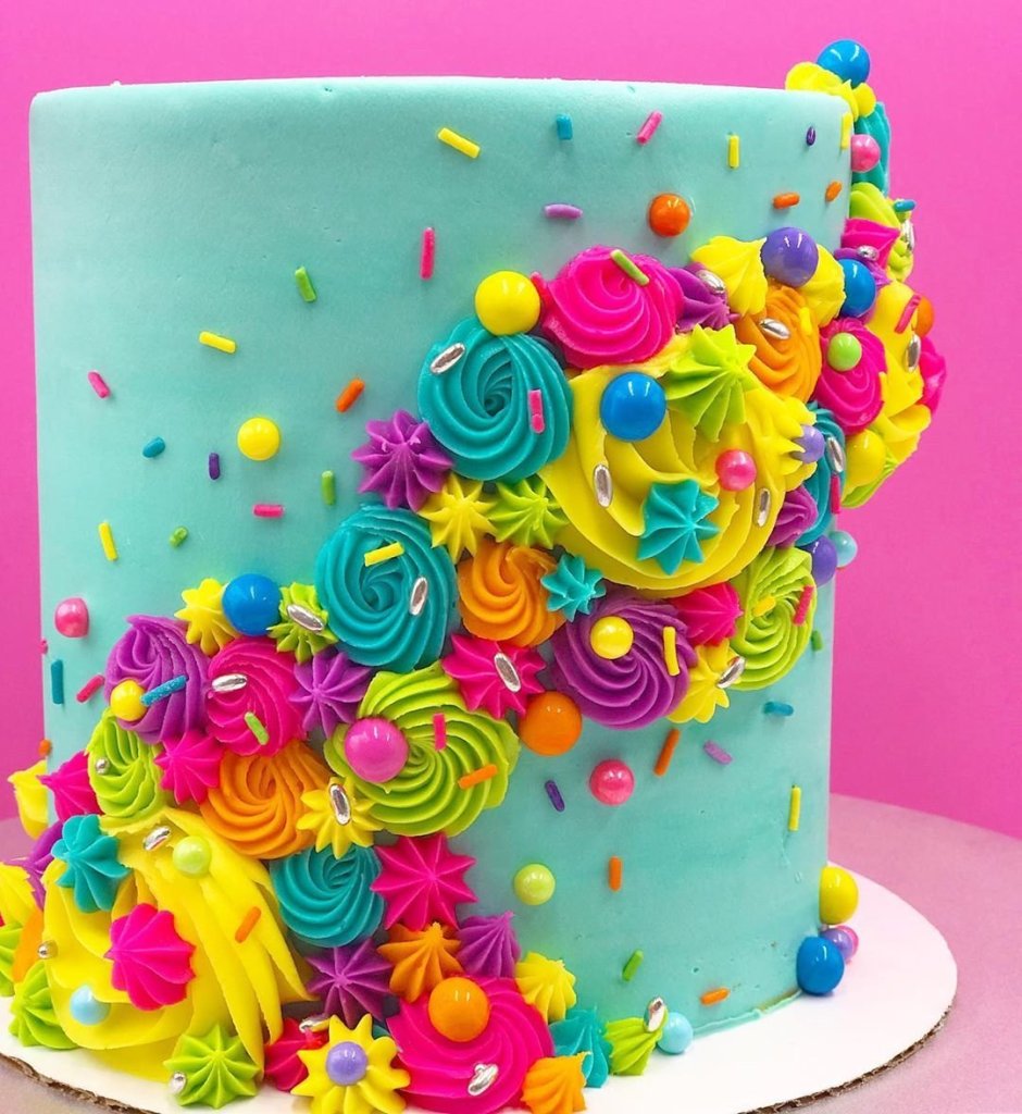 Яркий торт на день рождения девочке
