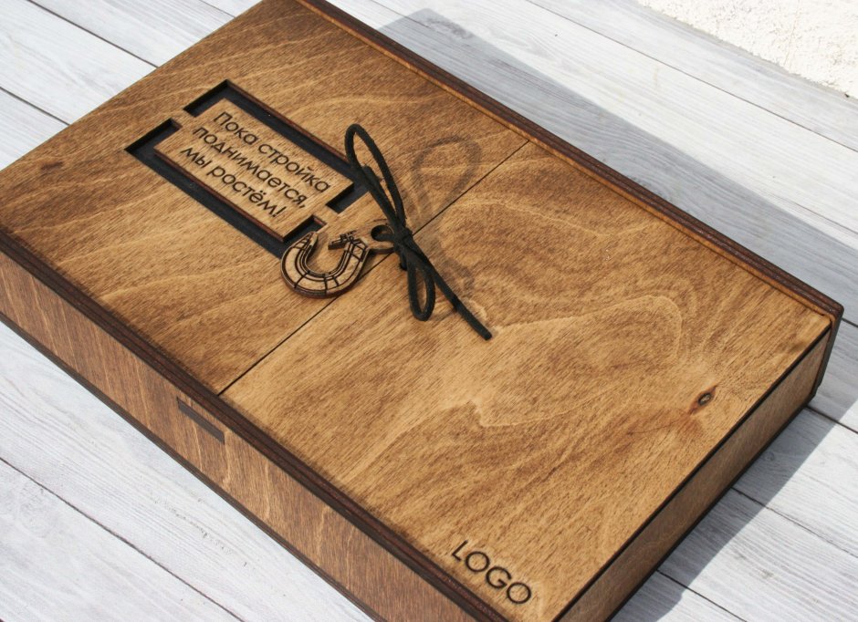 Подарочная деревянная коробка для мужчины