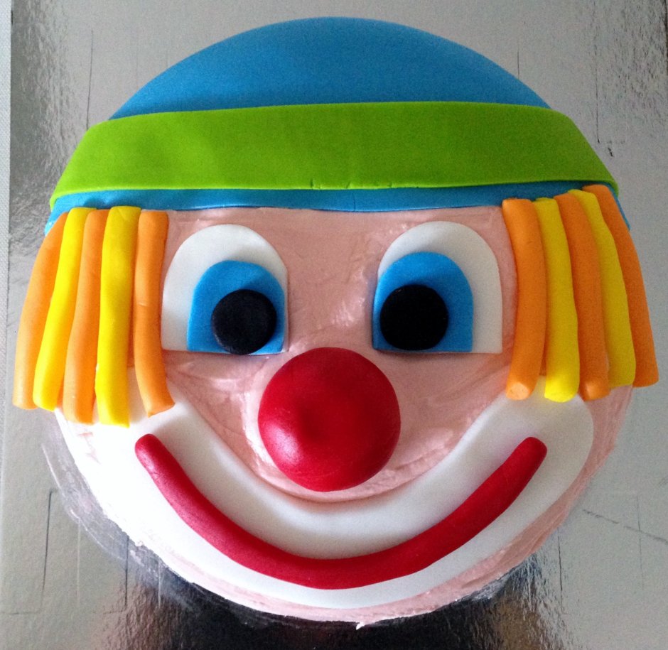 Лицо клоуна из пластилина