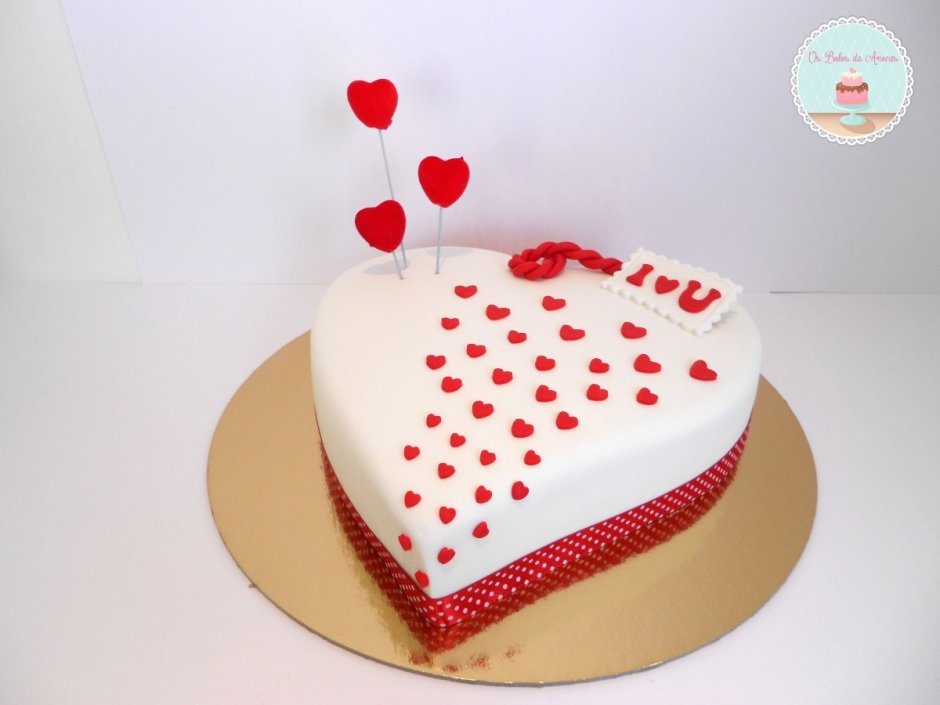 Торт на годовщину с сердечками