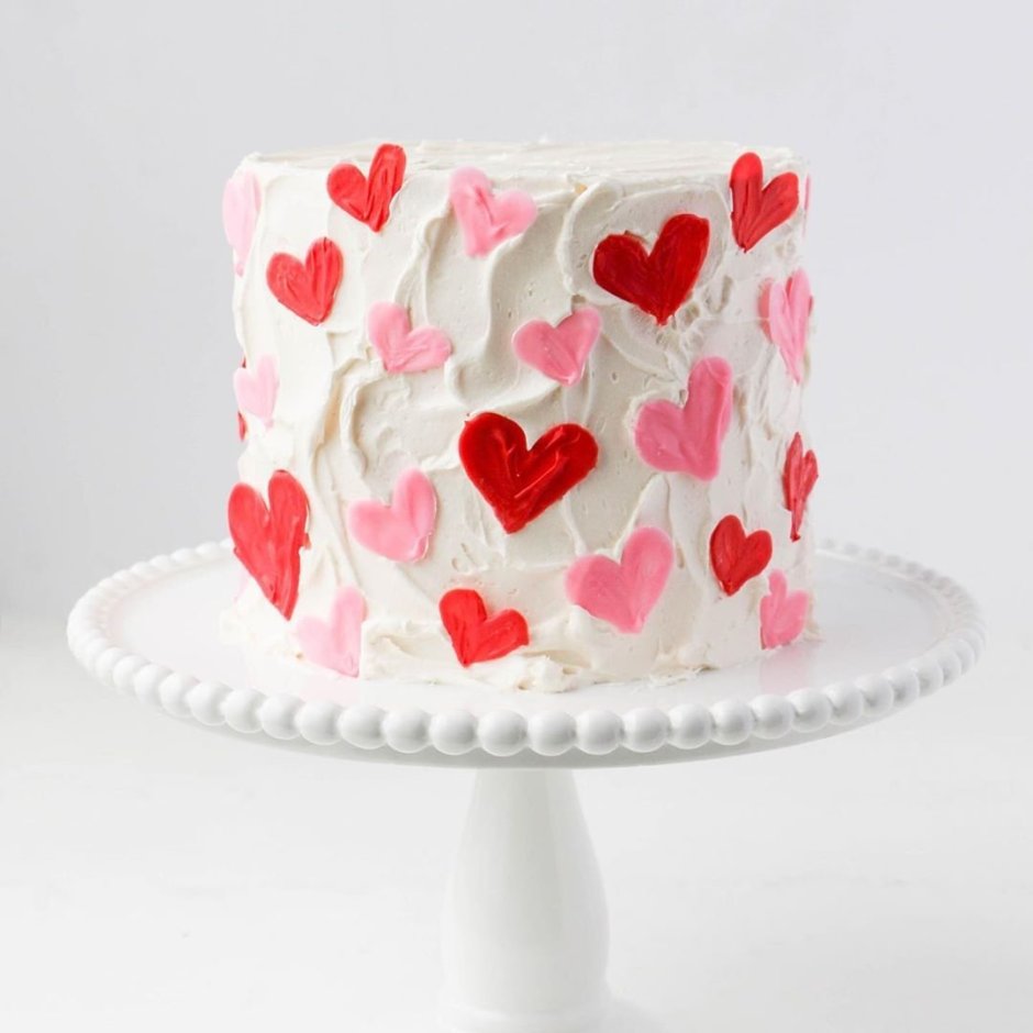 Тортик белый с красными сердечками