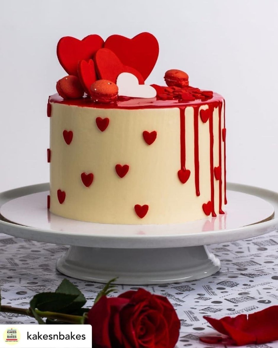 Тортик с маленькими сердечками