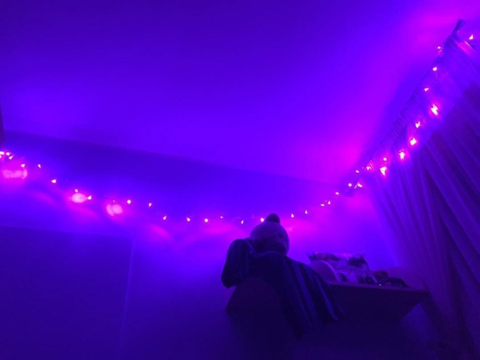 Фиолетовый свет