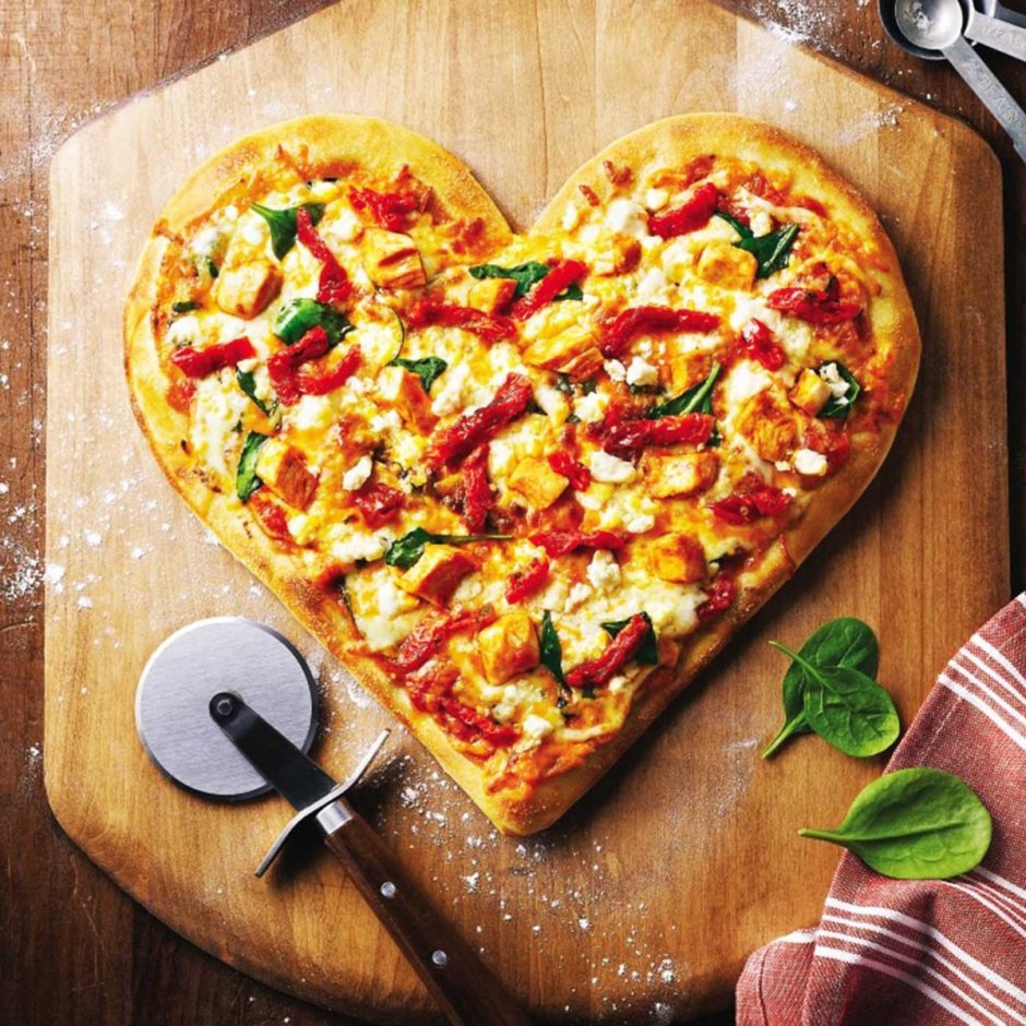 Пицца в форме сердечка