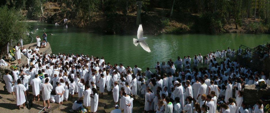 Иисуса крестили в реке Иордан