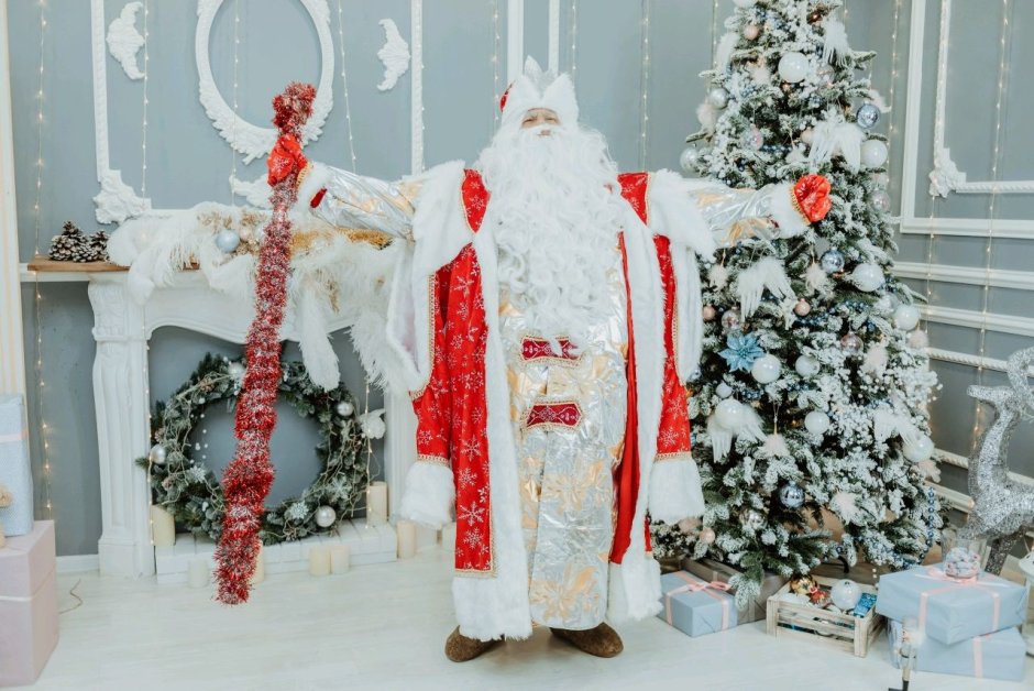 Дед Мороз и Снегурочка в русском стиле
