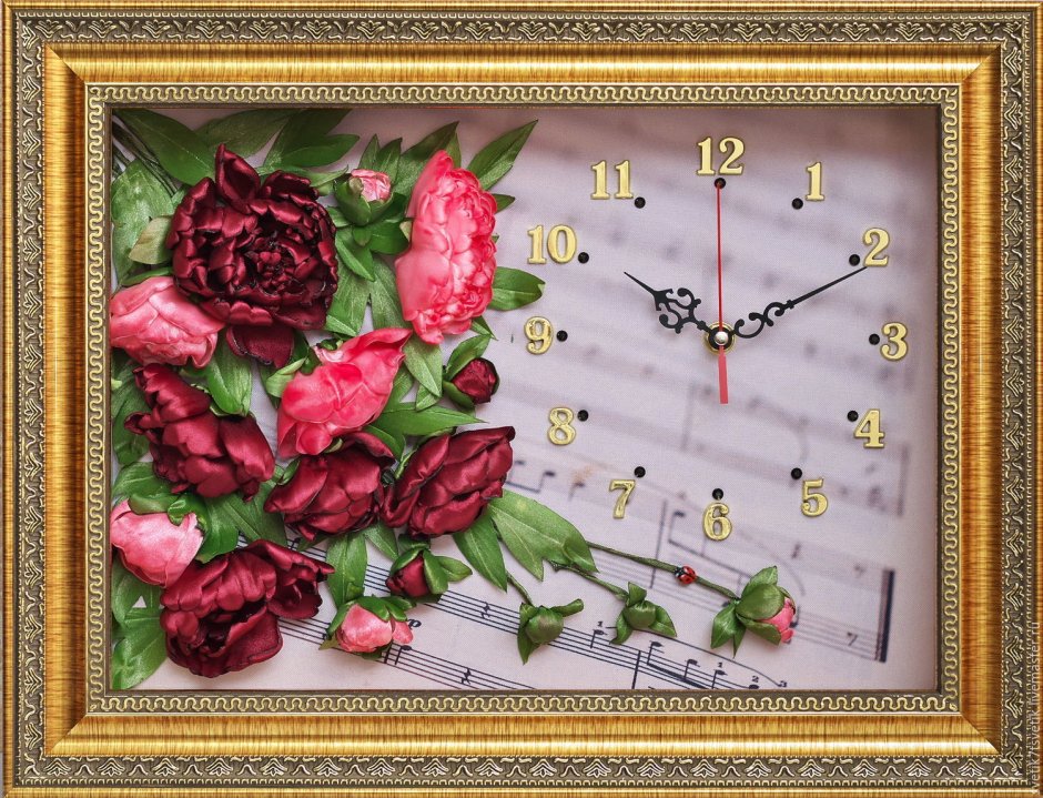 Часы декорированные цветами